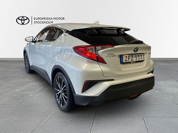 Toyota C-HR 2 of 13