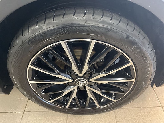 Toyota C-HR 11 of 13
