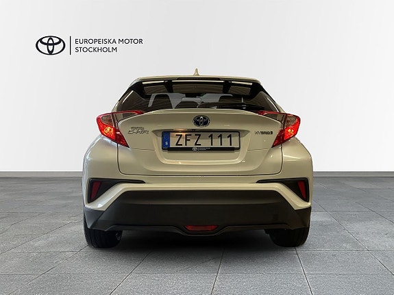 Toyota C-HR 4 of 13