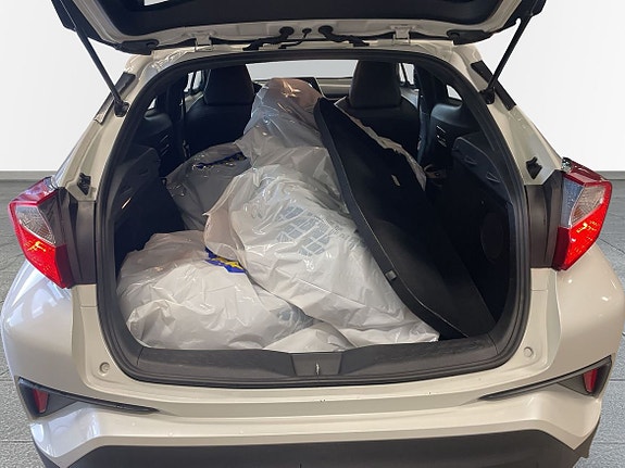 Toyota C-HR 10 of 13