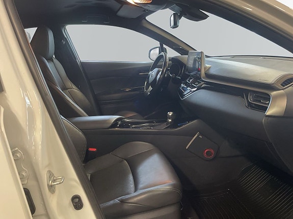 Toyota C-HR 6 of 13