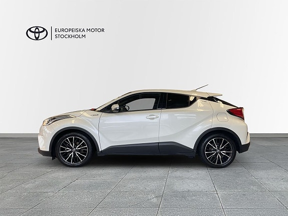 Toyota C-HR 3 of 13