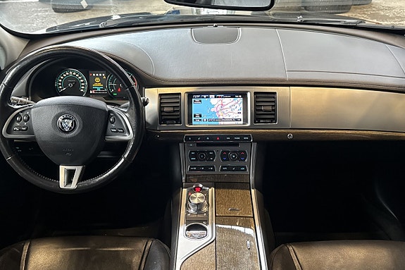 Jaguar XF 15 of 19