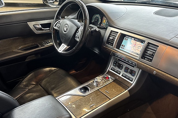 Jaguar XF 12 of 19