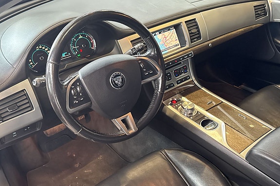 Jaguar XF 11 of 19