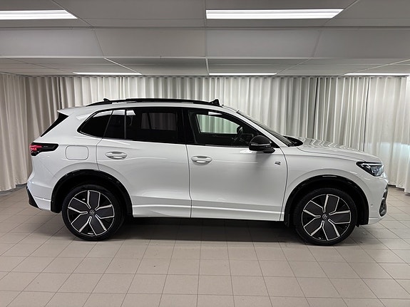 Volkswagen Tiguan 2 of 10