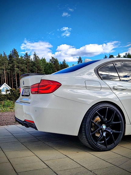 BMW 318d 8 of 10