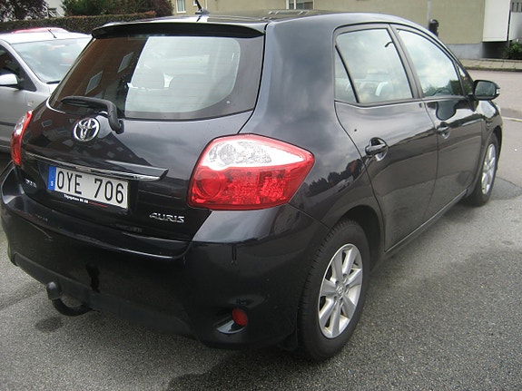 Toyota Auris 5 of 16
