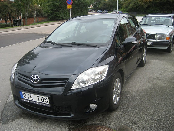 Toyota Auris 3 of 16