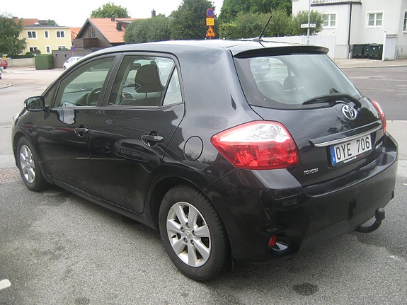 Toyota Auris 4 of 16