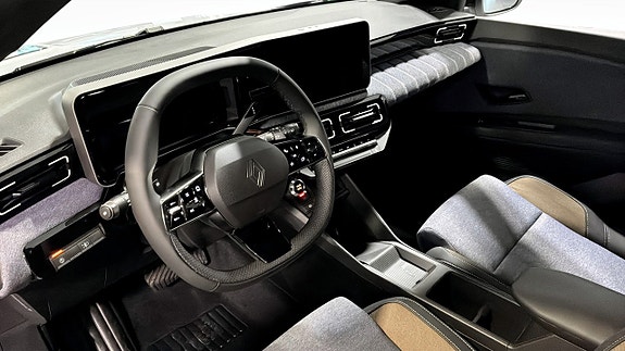 Renault 5 E-Tech 3 of 12