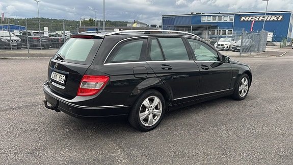 Mercedes-Benz C200 2 of 6