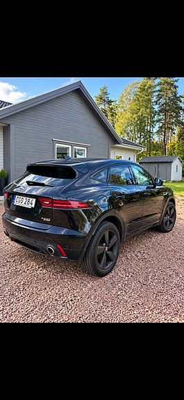 Jaguar E-PACE 4 of 8