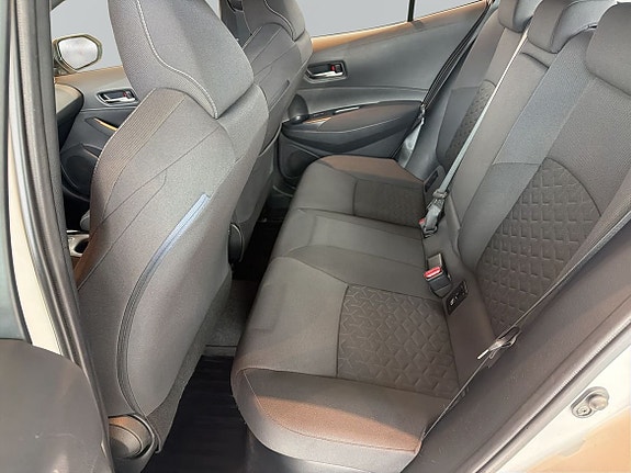 Toyota Corolla 8 of 11