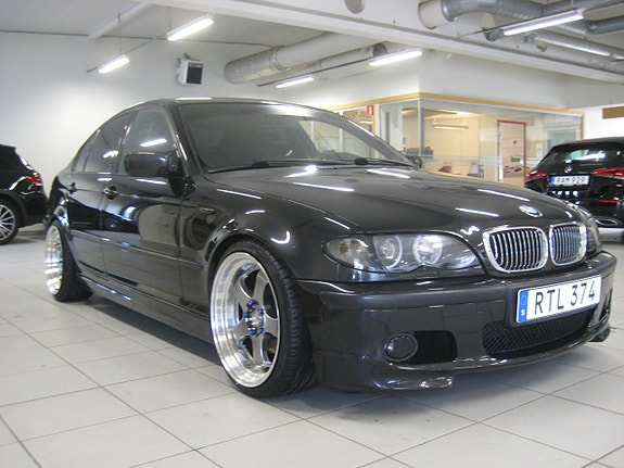BMW 320i 2 of 16