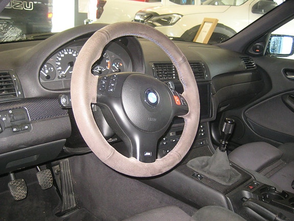 BMW 320i 7 of 16