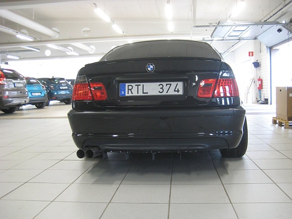 BMW 320i 13 of 16