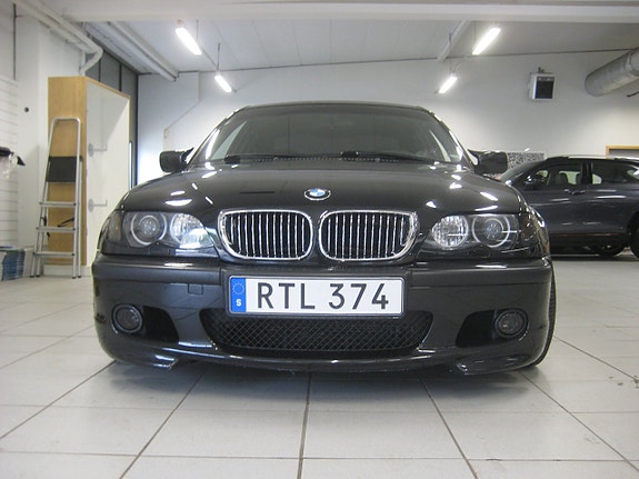 BMW 320i 14 of 16