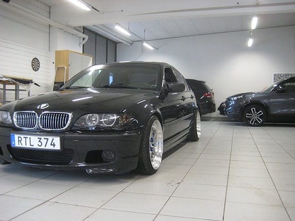 BMW 320i 12 of 16