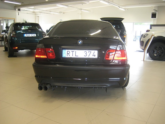 BMW 320i 6 of 16