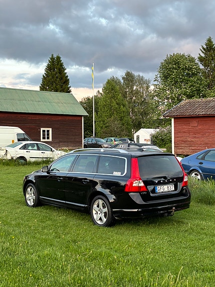 Volvo V70 3 of 6