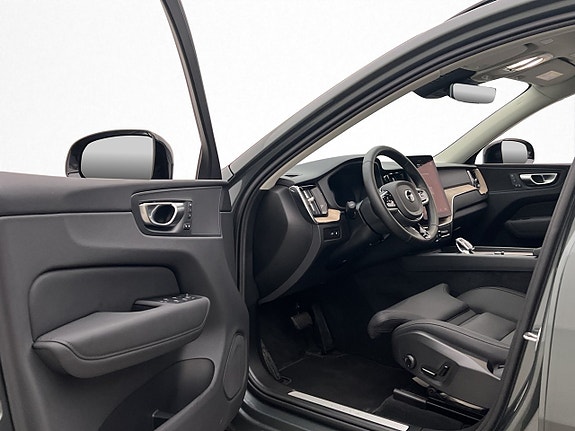 Volvo XC60 11 of 30