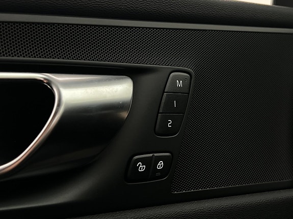Volvo XC60 13 of 30