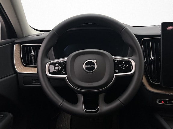 Volvo XC60 14 of 30