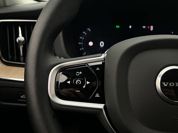 Volvo XC60 16 of 30