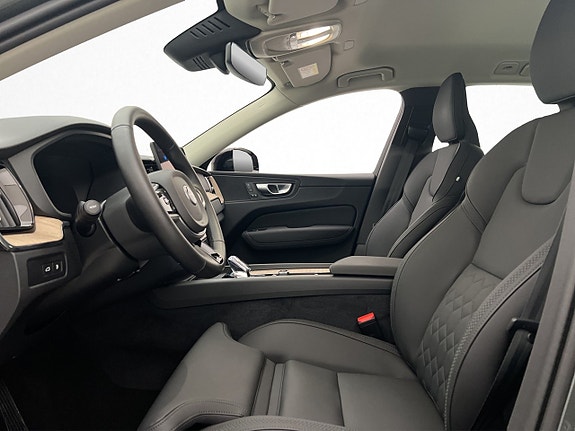 Volvo XC60 12 of 30