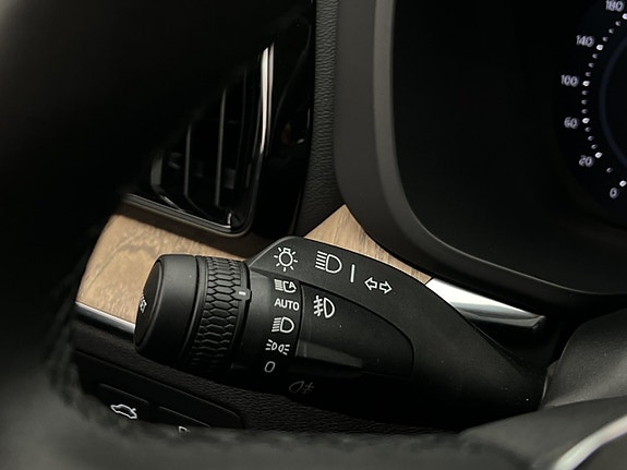 Volvo XC60 15 of 30