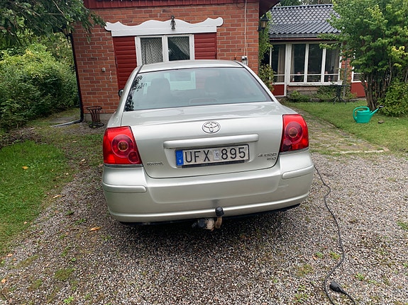 Toyota Avensis 2 of 14
