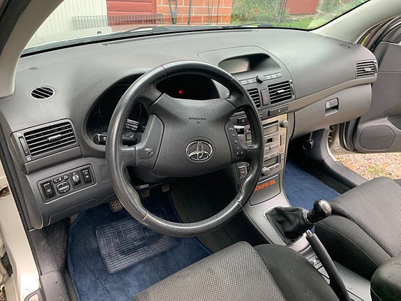 Toyota Avensis 7 of 14
