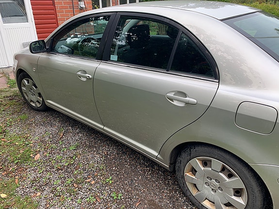 Toyota Avensis 4 of 14