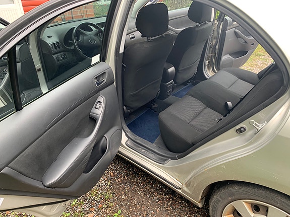Toyota Avensis 9 of 14
