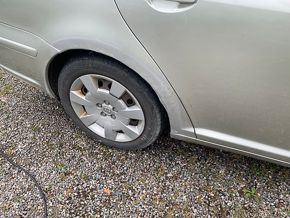 Toyota Avensis 5 of 14