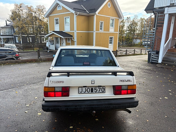 Volvo 740 3 of 11
