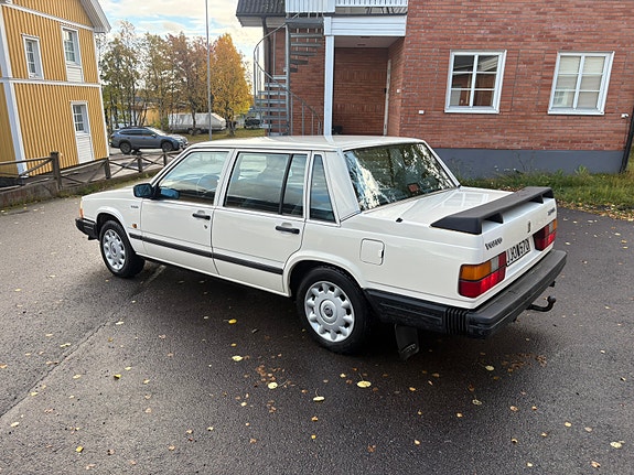 Volvo 740 2 of 11