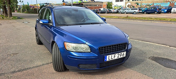 Volvo V50 2 of 18