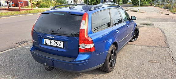 Volvo V50 3 of 18