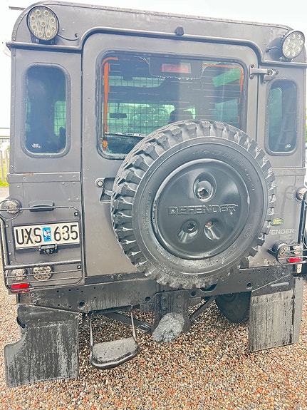 Land Rover Defender 90 3 of 6