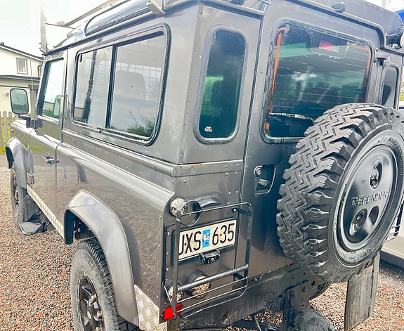 Land Rover Defender 90 4 of 6
