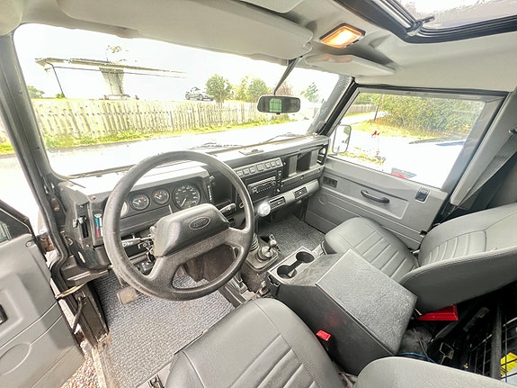 Land Rover Defender 90 5 of 6