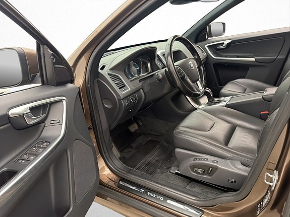 Volvo XC60 8 of 29