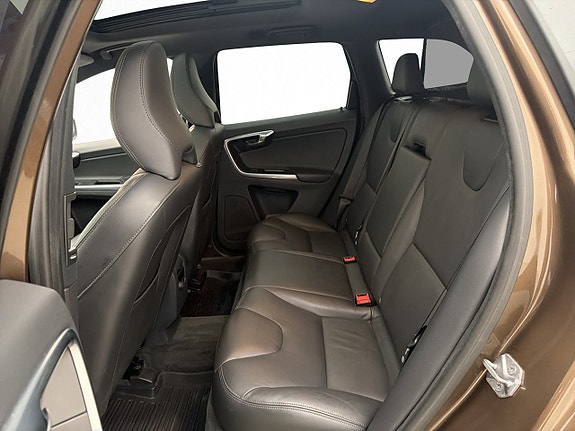 Volvo XC60 13 of 29