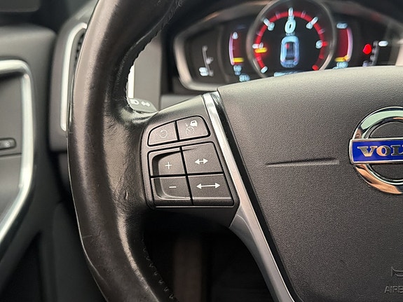 Volvo XC60 15 of 29