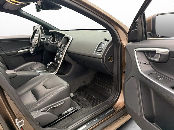 Volvo XC60 12 of 29
