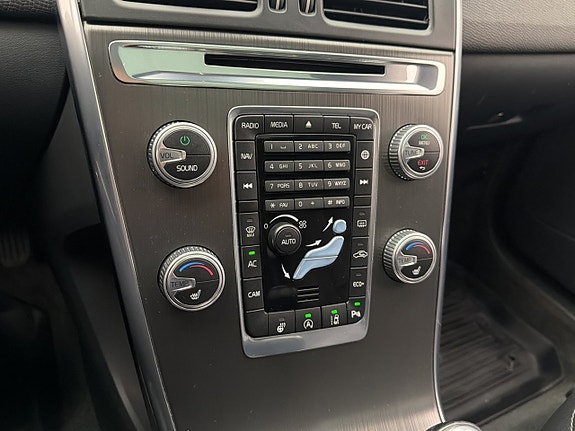 Volvo XC60 23 of 29