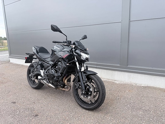Kawasaki Z650 3 of 11