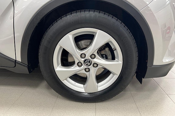 Toyota C-HR 17 of 21